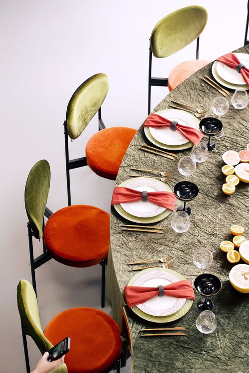 Orange green serpentine table set