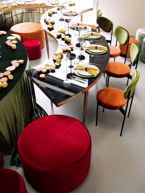 Orange green serpentine table set