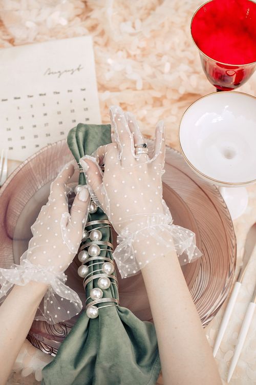 Pistachio-red table setting at rectangular table