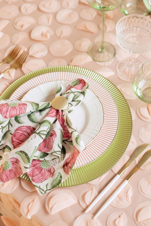 Powder table setting at wave table