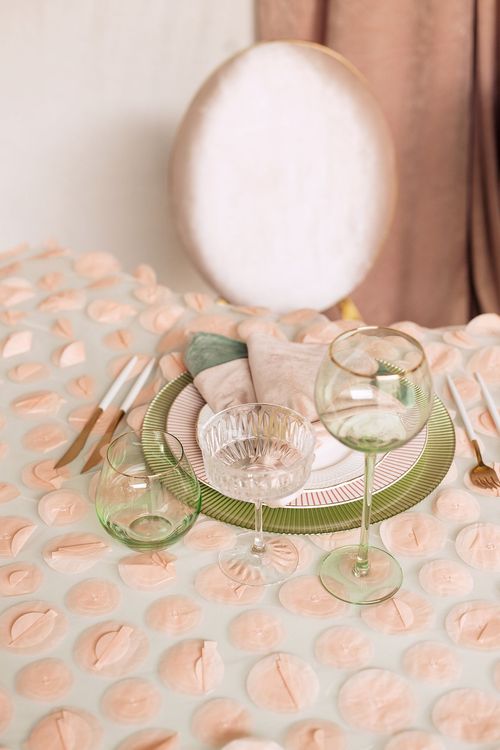Powder table setting at wave table