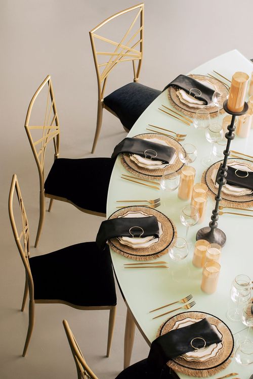 Red-black table setting at wave table