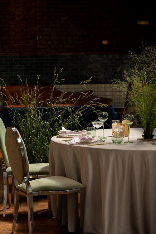 Round Dinner — Pearlescent Plate, Pistachio Glasses & Fern Velvet Chairs