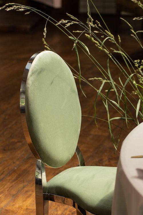 Round Dinner — Pearlescent Plate, Pistachio Glasses & Fern Velvet Chairs