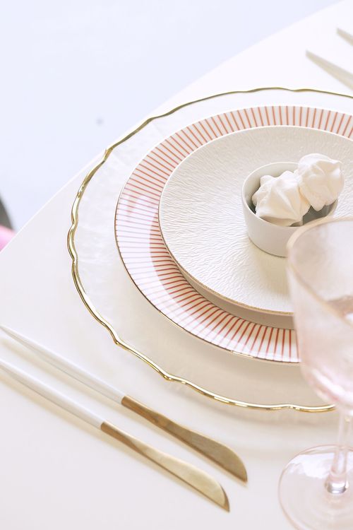 Round Table in Barbie Pink Sequins, Silver Base
