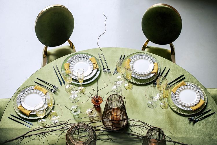 Royal Green Velvet — Round Table