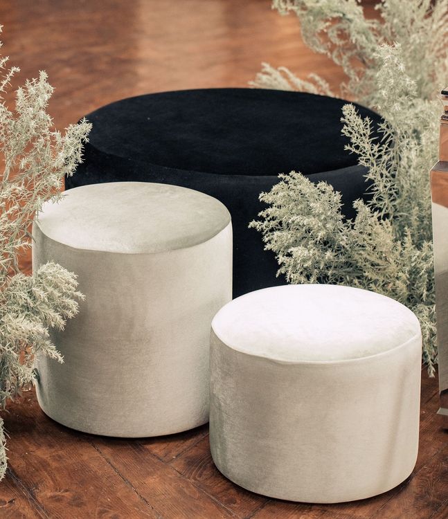 Smoky table service at rectangular mirror table