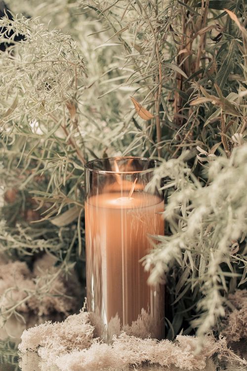Smoky table service at rectangular mirror table