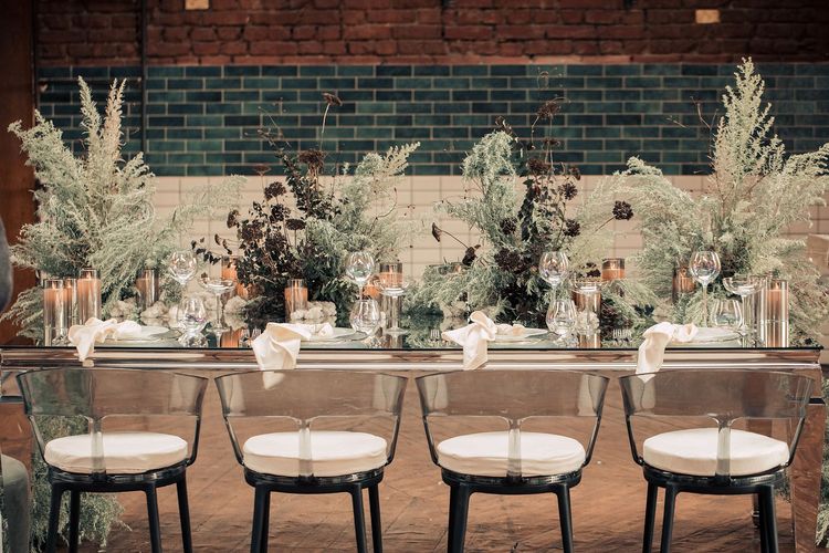 Smoky table service at rectangular mirror table