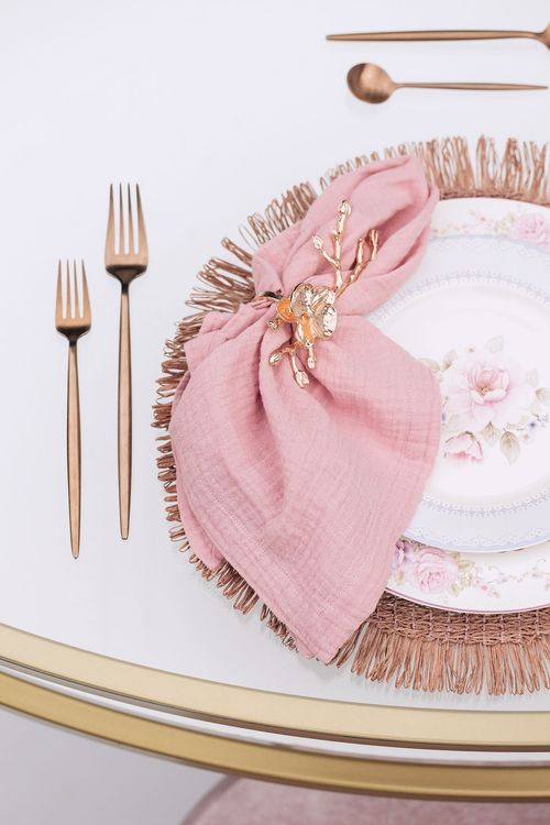 Table setting with pink accents at round table