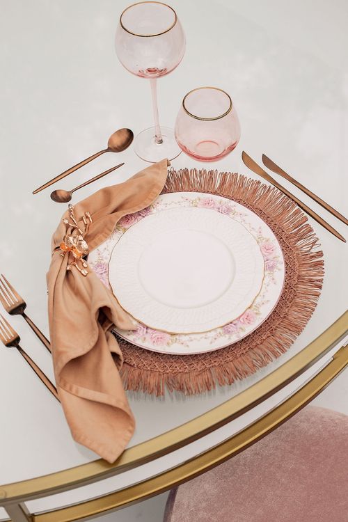 Table setting with pink accents at round table
