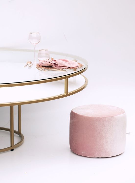 Table setting with pink accents at round table