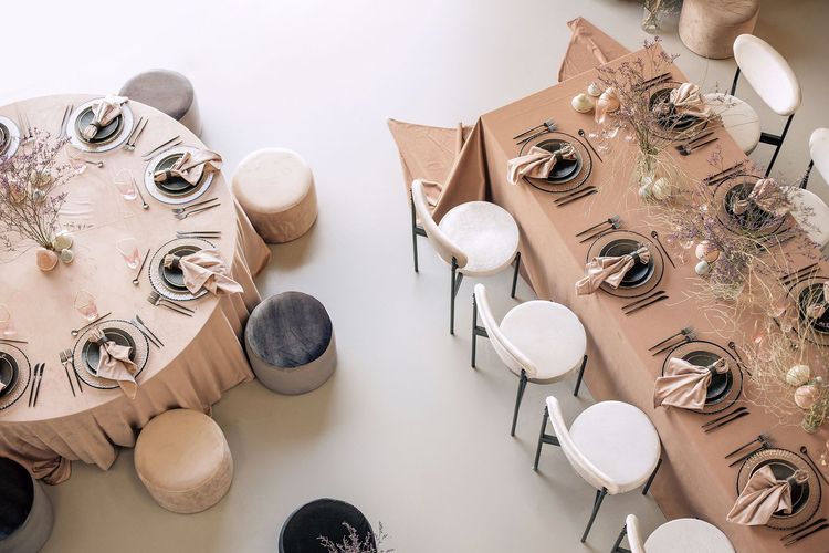 Tender cocoa set with mixed tables