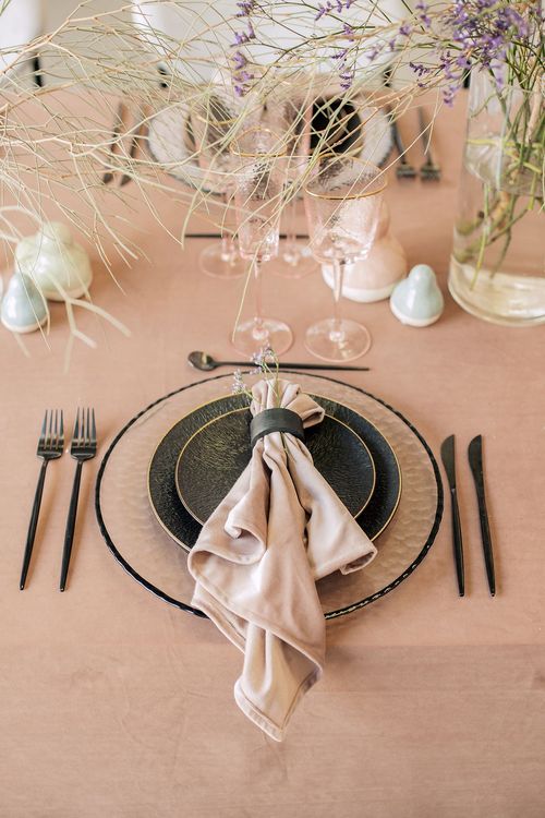 Tender cocoa set with mixed tables