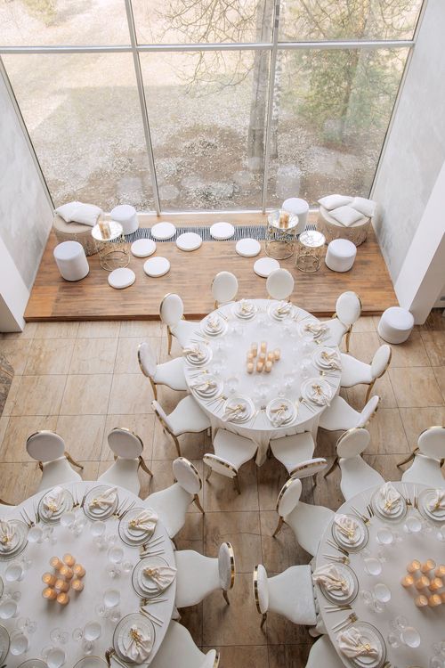 Total White — Round Tables with Velvet Chairs