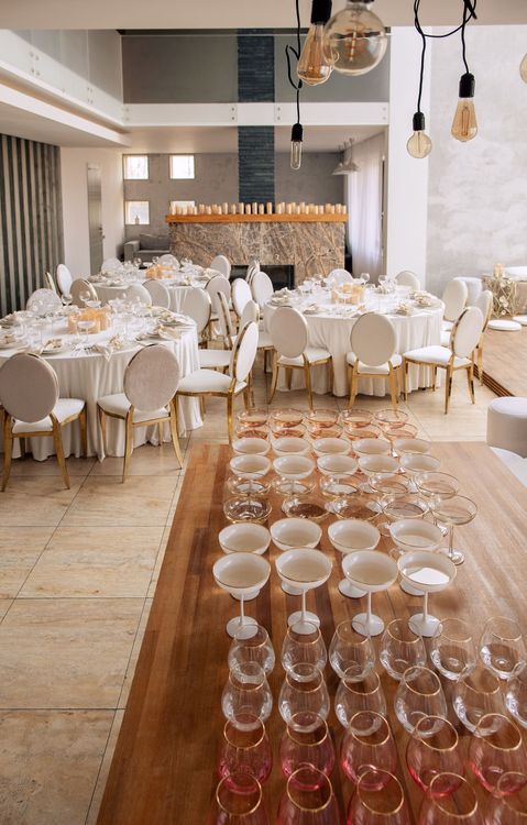 Total White — Round Tables with Velvet Chairs