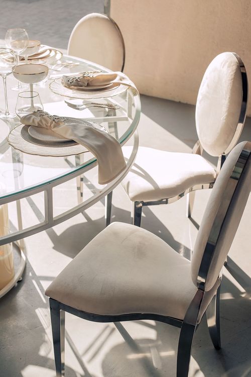 White glass round table modern setup