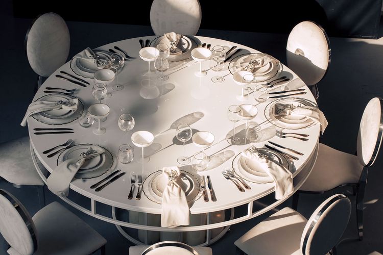 White glass round table modern setup