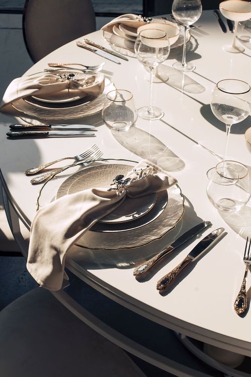 White glass round table modern setup