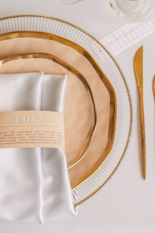 White-gold table setting with lanterns