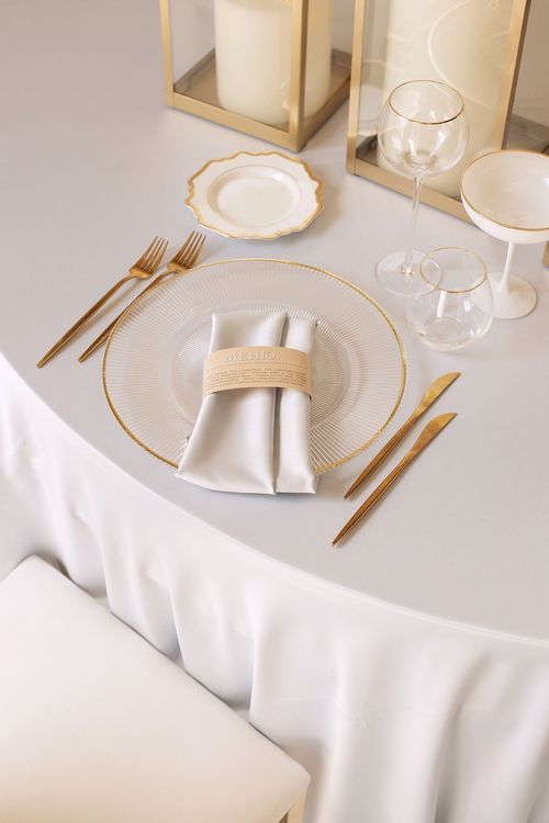 White-gold table setting with lanterns