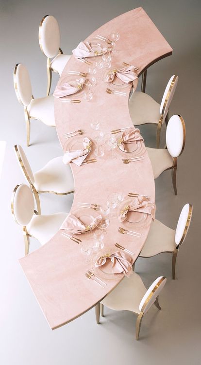 White-pink table setting at wave table