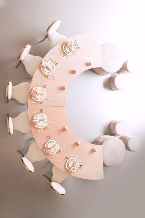 White-pink table setting at wave table