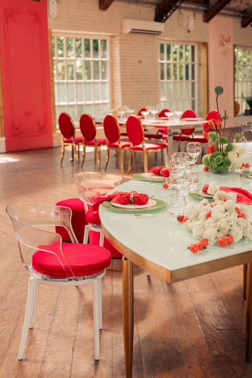 White-red table setting at wave table