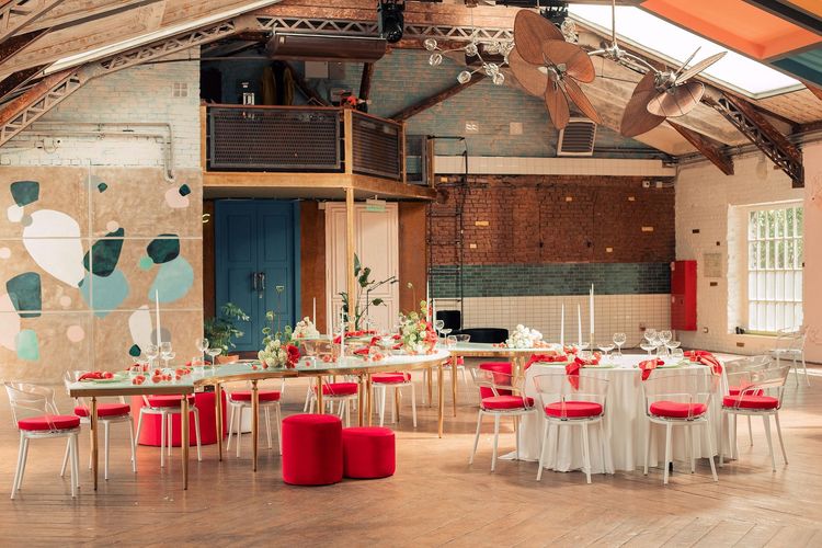 White-red table setting at wave table