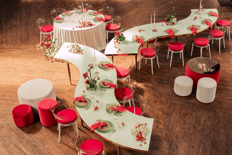White-red table setting at wave table