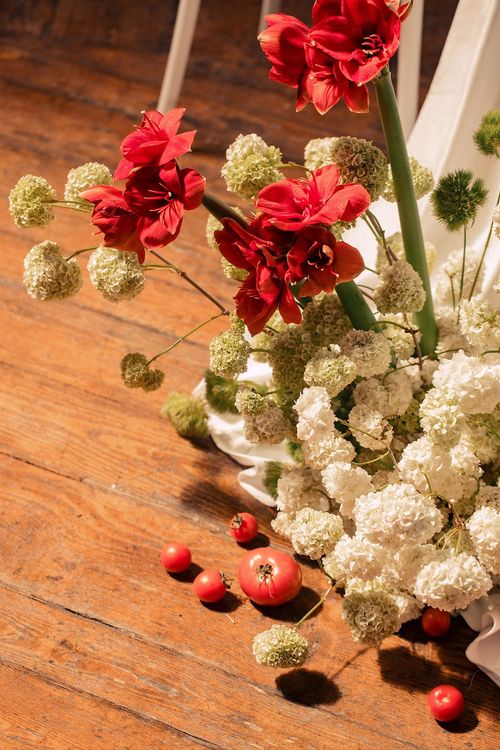 White-red table setting at wave table