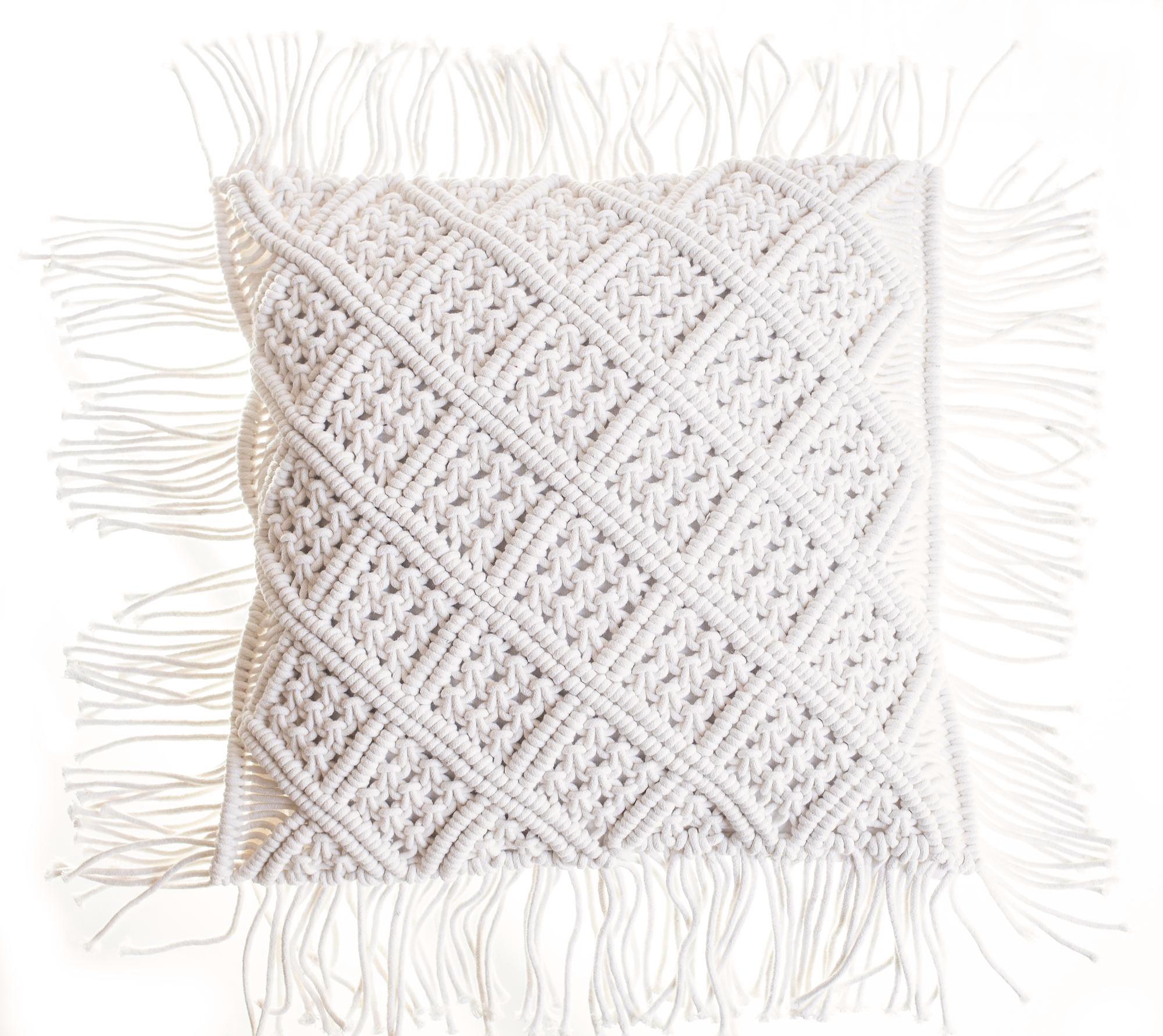 GOLDONI cotton macrame cushion — textured weaving and artisan quality, perfect for natural boho setups.